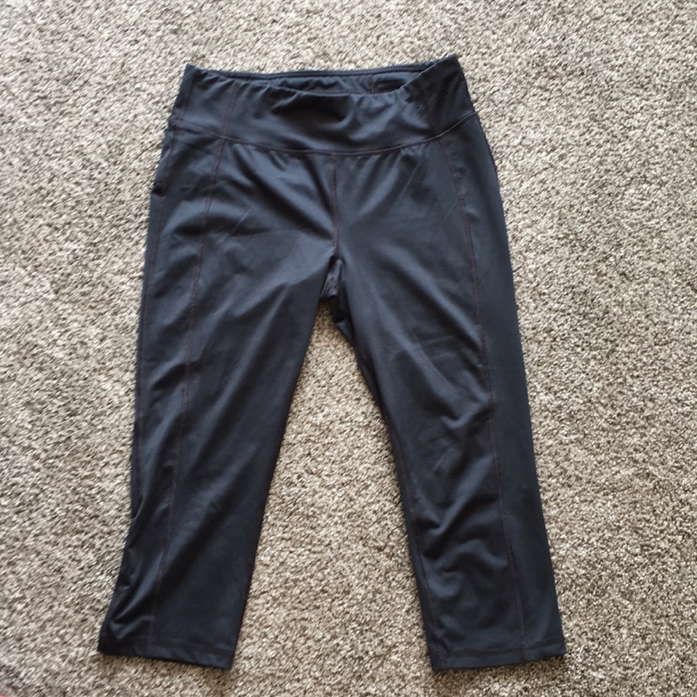 Dark Grey/green cropped workout  leggings